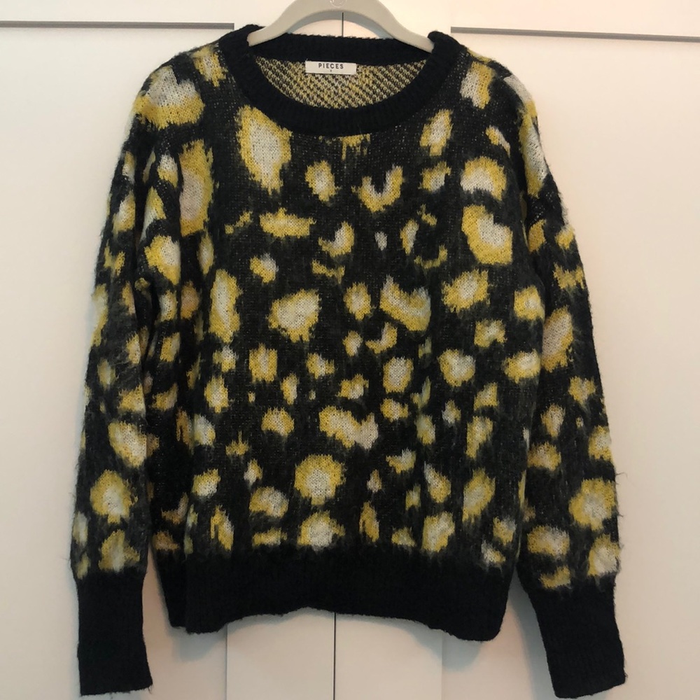 Leopard Sweater - Picture 3 of 4